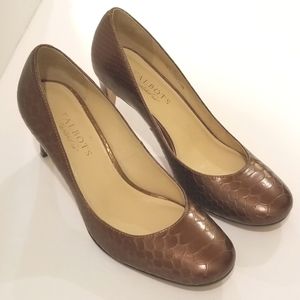 Talbots Snakeskin Heels Vero Cuoio.  Size 7B